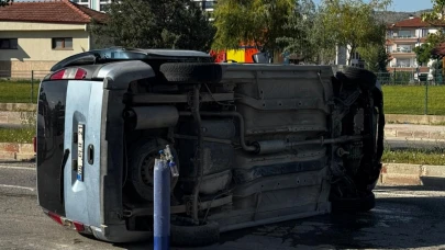 Afyonkarahisar’da Sabah Saatlerinde Trafik Kazası: Bir Araç Yan Devrildi