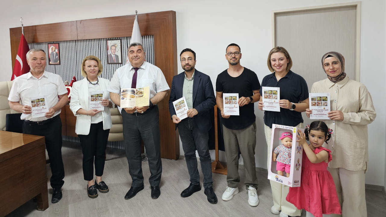 Yunus Emre Ortaokulu’ndan İl Müdürü Sünnetci’ye Anlamlı Ziyaret