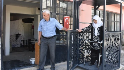 "Eşimin Gözü Gülsün Yeter": 75 Yıllık Sevda, Engelsiz Merdivenler