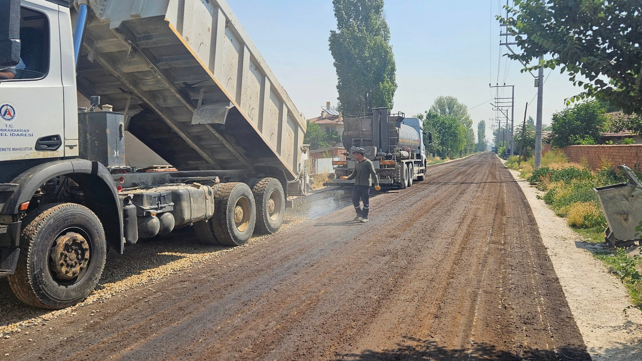 Sinanpaşa'da Yol Çalışmaları Başladı: Konya Yolu ve Kuyubaşı Mevkii Asfaltlanıyor