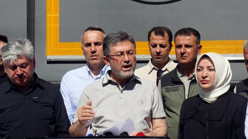 Bakan Yumaklı: 3 Kişi Gözaltında, 3 Yangın Hâlâ Risk Teşkil Ediyor