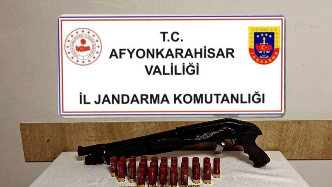 Afyon’da Şüpheli Araçta Silah ve Mühimmat Çıktı