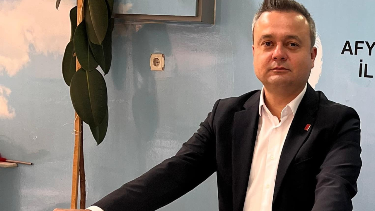 Başkan Erhan'dan AKP’ Ye Sert Yanıt: "Demokrasi Dersi Vermeye Kalkmasınlar"
