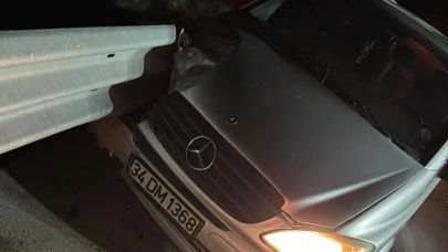 Parçalanan Otomobilde Şans Eseri 1 Kişi Yaralandı