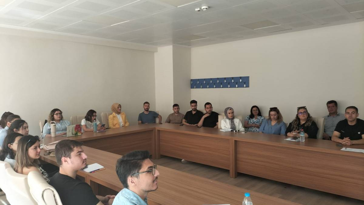 AFSÜ’de Yeni Personele Uyum Eğitimi Verildi