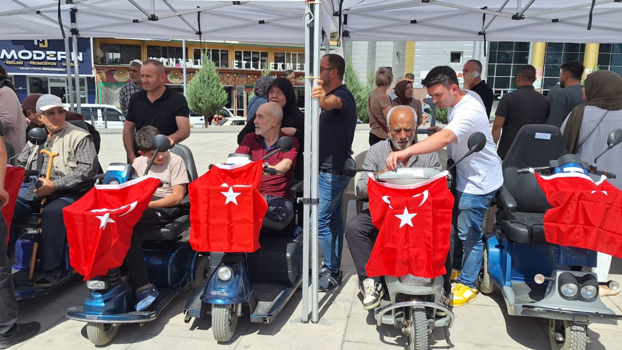Afyon’da 80 Engelli Vatandaşa Akülü Araç Desteği