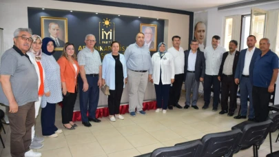 Afyon Muhtarları İYİ Parti İl Başkanlığını Ziyaret Etti