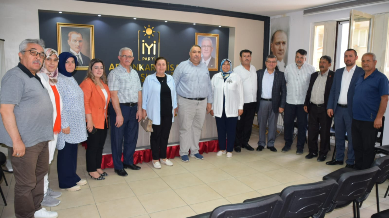 Afyon Muhtarları İYİ Parti İl Başkanlığını Ziyaret Etti