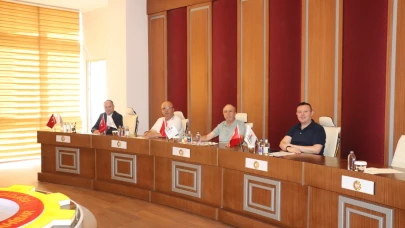 Afyon Eğitim Vakfı Yeni Yönetimiyle İlk Toplantısını Yaptı
