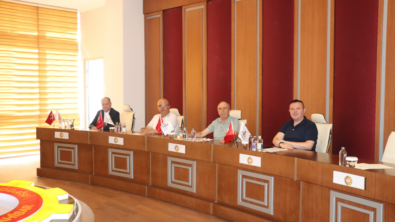 Afyon Eğitim Vakfı Yeni Yönetimiyle İlk Toplantısını Yaptı