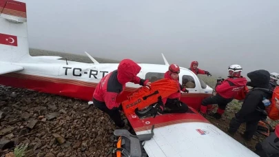 Türk Pilotun Kullandığı Uçak Düştü