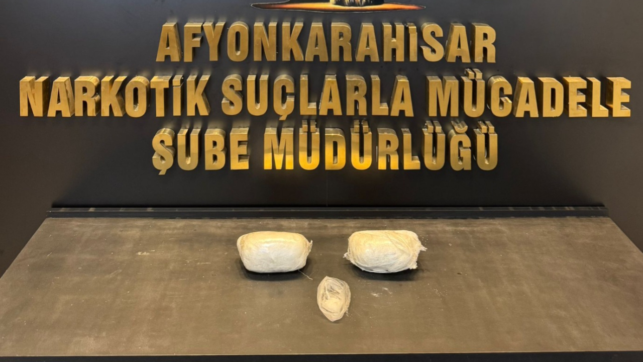 Afyon’da Zehir Tacirine Suçüstü! Araçtan Çıkanlar Şoke Etti