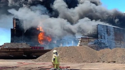 Aliağa’da Gemi Söküm Sahasında Yangın: Libya’dan Gelen Tanker Alev Alev