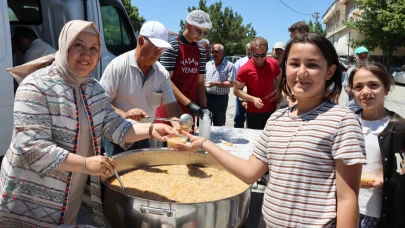 Başkan Kılınçarslan Vatandaşlara Aşure Dağıttı