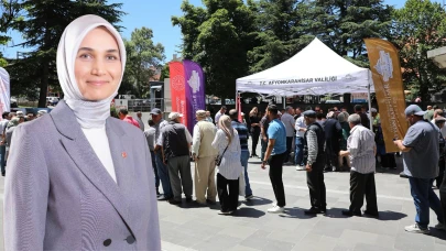 Valilik Himayesinde Afyon’da Binlerce Kişiye Aşure Dağıtıldı