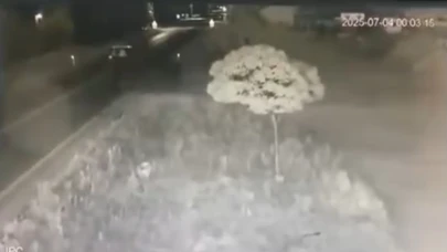 Afyonkarahisar’da Otomobil Traktör Römorkuna Çarptı: 3 Yaralı