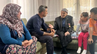 103 yaşındaki Kore gazisi torununun, torununu gördü