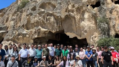 Çin Büyükelçisi Jiang Xuebin, Frigya'nın Kalbin Ayazini'yi Ziyaret Etti
