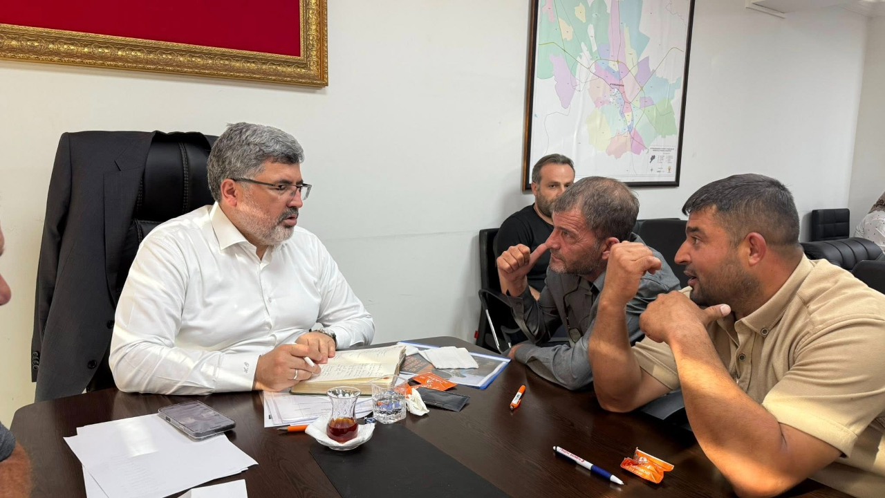 Milletvekili Özkaya, Halk Günü’nde Vatandaşları Dinledi