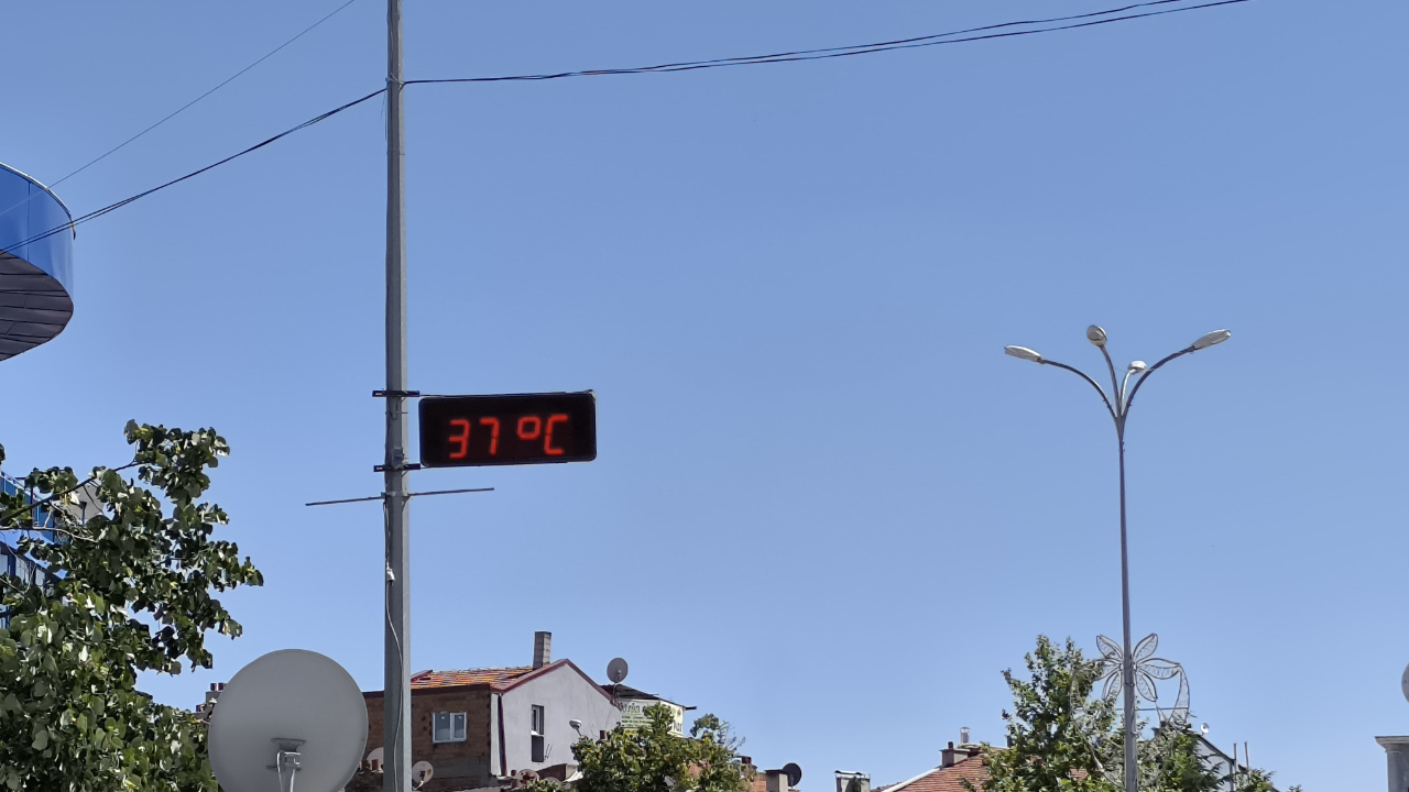 Afyon’un O İlçerinde Termometreler 37 Dereceyi Gösterdi