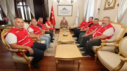 Vali Yiğitbaşı, Kızılay Heyetini Kabul Etti