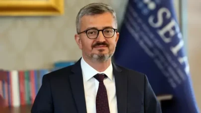 Burhanettin Duran, Fahrettin Altun'un yerine İletişim Başkanı olarak atandı.