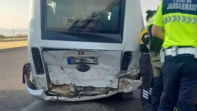 Sincan'da Feci Kaza: Otomobil Servise Çarptı, 1 Ölü, 12 Yaralı!