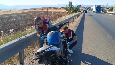 Bariyerlere Çarpan Motosiklet 30 Metre Sürüklendi: 1 Ölü, 1 Yaralı