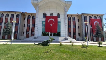 Afyonkarahisar'da kamu binalarına "Terörsüz Türkiye"ye destek için Türk bayrakları asıldı