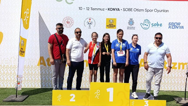 Afyonkarahisarlı Sporcu Defne Öykü Atılgan Gümüş Madalya Kazandı