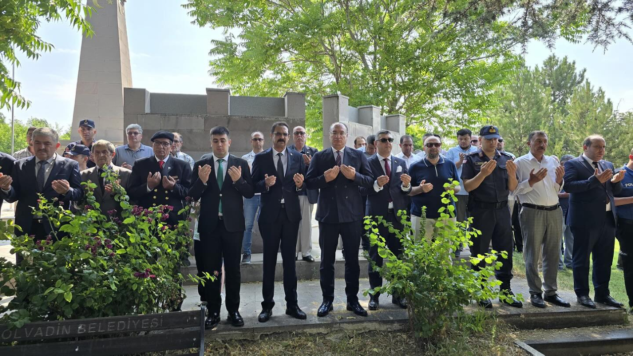 Bolvadin’de Şehitlik Ziyaretiyle Milli Birlik Mesajı Verildi