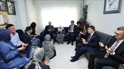 Cumhurbaşkanı Erdoğan, 15 Temmuz'da 3 yakını şehit olan Muzaffer Gülşen'i ziyaret etti