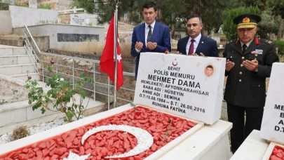15 Temmuz’da Şehitlikte Duygu Yüklü Tören