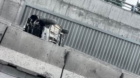 Şükrü Çelik Alay Alt Geçidinde Takla Atan Araç Sürücüsü Yaralandı