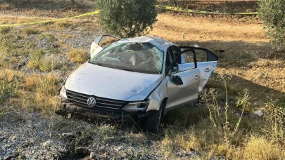 Devrilen Otomobildeki 1 Kişi Öldü, 4 Kişi Yaralandı