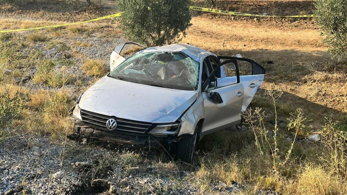 Devrilen Otomobildeki 1 Kişi Öldü, 4 Kişi Yaralandı