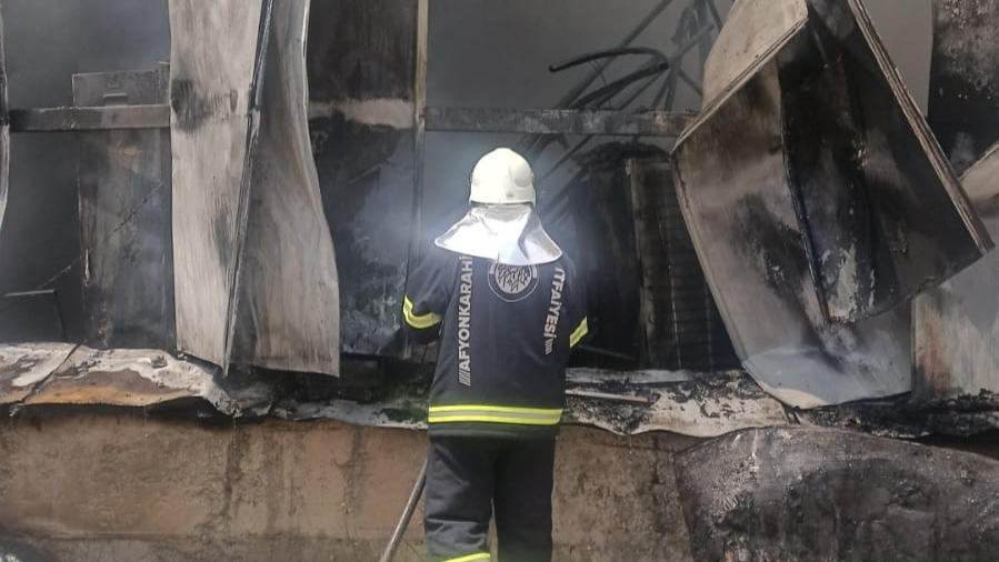 Sanayi Sitesinde Yangın Paniği: Dorse Atölyesinde Alevler Zamanında Söndürüldü
