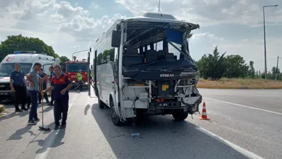 Afyon’da Midibüs ile Kamyon Çarpıştı: 7 Yaralı