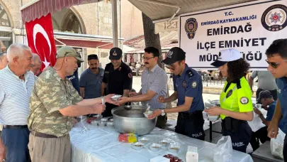 Emirdağ’da Polislerden Vatandaşa Aşure İkramı
