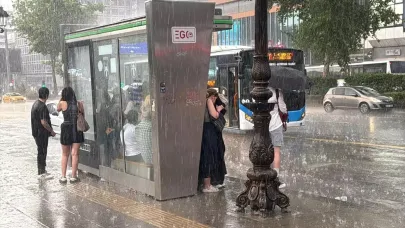 Ankara'da Sağanak Yağış Hayatı Felç Etti