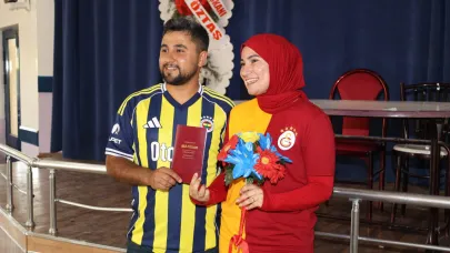 Afyon’da Öğretmen Çift Takım Formalarıyla Evlendi