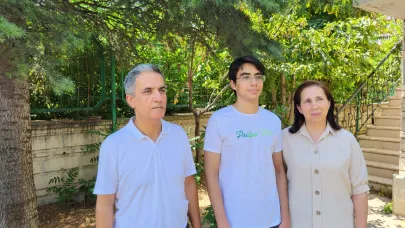 Bahçeşehir Koleji İzmir 50. Yıl Kampüsü öğrencisi Mehmet Sarak, YKS İngilizce birincisi oldu
