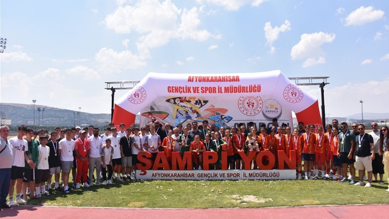 ANALİG Futbol Heyecanı Sona Erdi: 650 Sporcu Afyon’da Sahaya Çıktı!