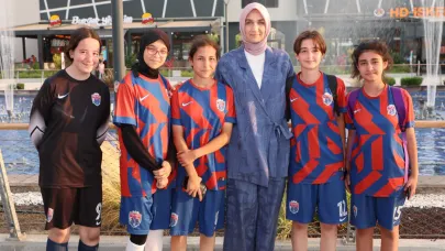 Vali Yiğitbaşı, Yeni Yıldızlar Kız Futbol Takımı ile Buluştu