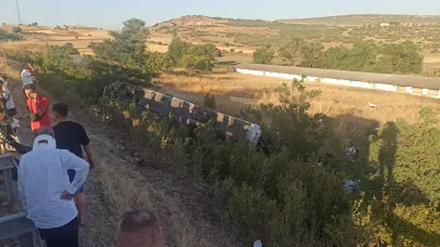 Yolcu Otobüsü Devrildi: 1’i Ağır 27 Yaralı