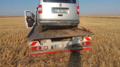 Afyon'da Kontrolden Çıkan Hafif Ticari Araç Tarlaya Daldı