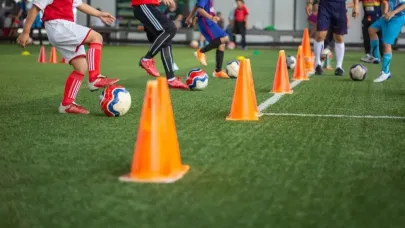 Dinar’da Futbol Tutkunlarına Yaz Hediyesi