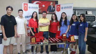 Pusula Eğitim Kurumları’ndan LGS Şampiyonlarına Plaketli Teşekkür