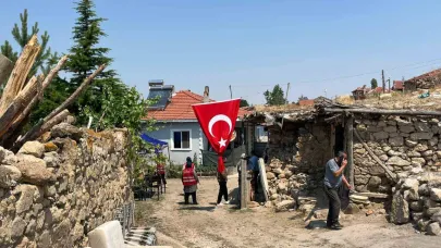 Şehit Tolunay Kocaman’ın Evine Türk Bayrağı Asıldı