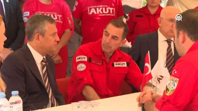 CHP Genel Başkanı Özel, AKUT'a taziye ziyaretinde bulundu